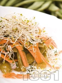 Салата със зелен фасул (зелен боб), моркови и кълнове - снимка на рецептата